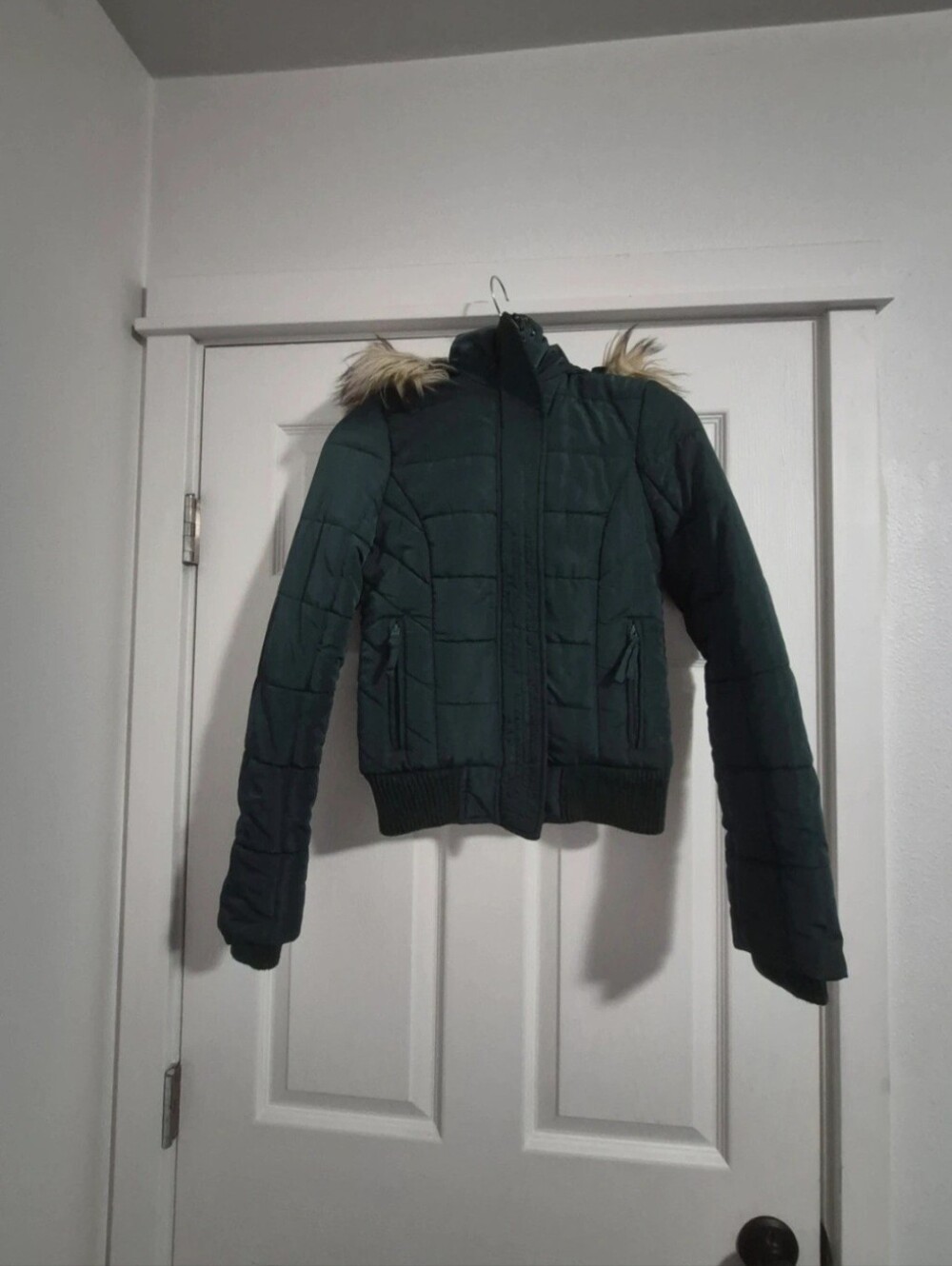 American Eagle Outfitters Dark Green Quilted Bomber Jacket with Faux Fur Trim